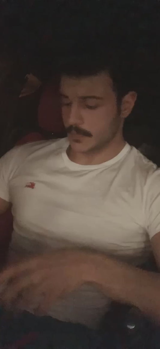 نصنع لك المرش مقارب من  ريحة عطرك الاصلي المعروفه ريحته عندك ونحتاج من صور عطورك الاصليه لعمل المرشات البديله عنهم حسب السعر والتركيز والحجم المناسب لكم جزاك الله خير